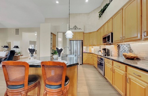 Arabian Crest Maison | Huge Home. Sleeps 12. Mayo Clinic, Desert Ridge, TPC Golf!