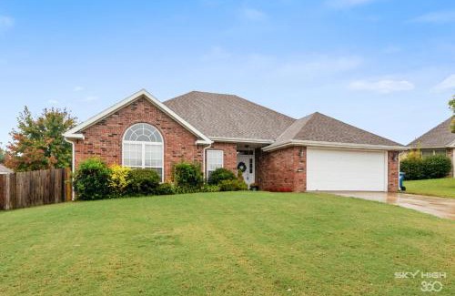 Bentonville Maison | Bike In-Out, Close to Applegate and Coler Trails, Close to Downtown, Dogs OK