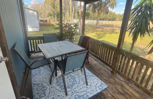 De Leon Springs Maison | BIKE WEEK -JEEP WEEK Charming 2-bedroom mobile home in DeLeon Sprgs w/ WiFi, AC