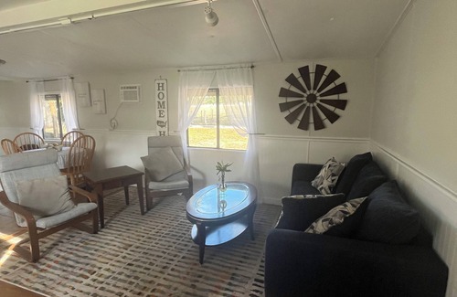 De Leon Springs Maison | BIKE WEEK -JEEP WEEK Charming 2-bedroom mobile home in DeLeon Sprgs w/ WiFi, AC