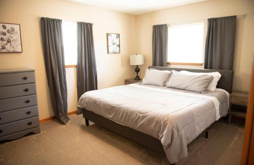 Athens Maison | Biker Hiker friendly 3 bedroom by Strouds Run State Park