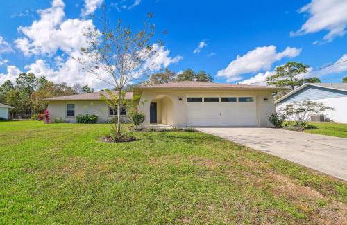 Lecanto Maison | Bikes, Yard and Fire Pit at Upscale Lecanto Home!