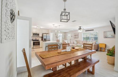 Lecanto Maison | Bikes, Yard and Fire Pit at Upscale Lecanto Home!