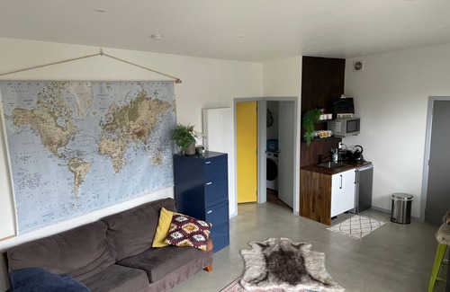 Lynmore Appartement | Appartement moderne et chic - pistes cyclables et de marche, à quelques mètres des séquoias.
