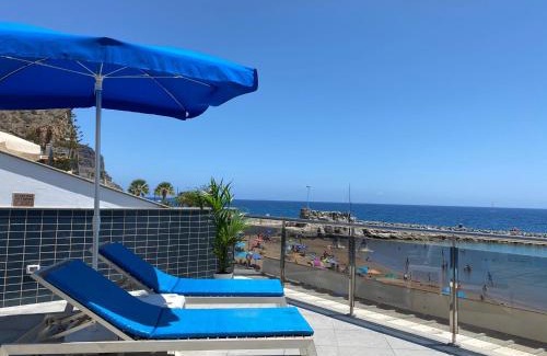 Playa de Mogan Appartement | Billy's Beachfront Apartment with pool access