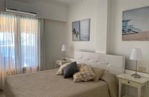 Playa de Mogan Appartement | Billy's Beachfront Apartment with pool access