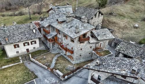 La Salle Appartement | Bilocale pietra e legno immerso nella natura