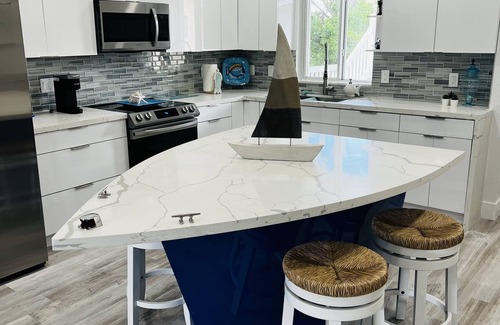 Alice Town Copropriété | Bimini World Resorts TIPSY TURTLE With Boatslip and Polaris UTV