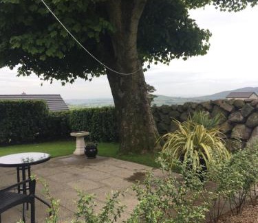 Newry Chalet De Ski | Binnian Gateway