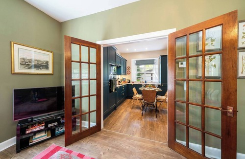 Glenisla Chalet De Ski | Binrock Lodge Charming Gatehouse Retreat
