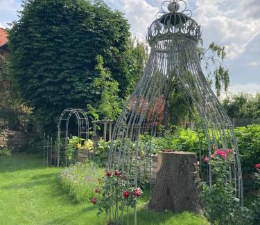 Kuhnhausen Maison | BIO Kastanienhof Erfurt - Appartements und ayurvedische Jurten