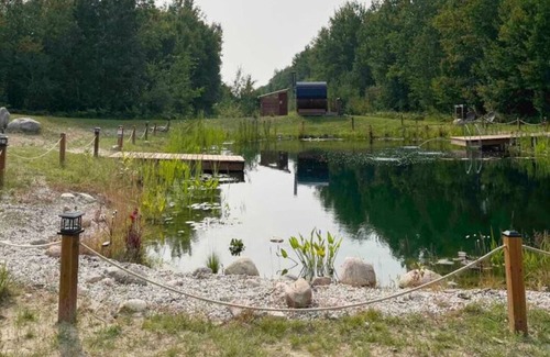 Manitoba Cabine | Birch A-Frame Solar off-grid with Sauna & Pool