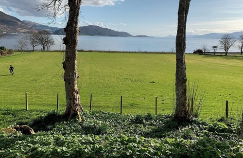 West Laroch Cabine | Birch Cabin: Your Elevated Haven Amidst Sea & Mountain Views