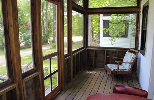 North Sebago Cottage | Birch Cottage-Private Beach-Pets Welcome - Round Table Lodge, Sebago, Maine