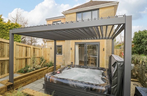 Corsham Maison | BIRCH HOUSE, pet friendly, character holiday cottage in Corsham