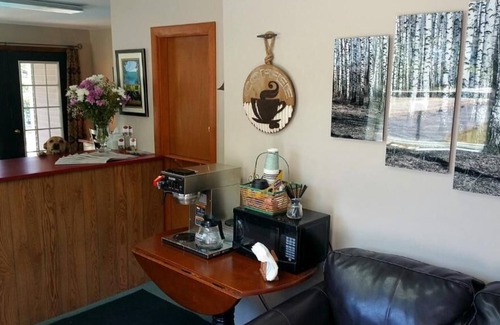Laconia Hôtel | Birch Knoll Motel