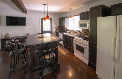 Leamington Cottage | Bird's Nest at Hillman Marsh - Cute cozy cottage