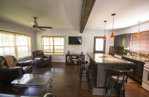 Leamington Cottage | Bird's Nest at Hillman Marsh - Cute cozy cottage
