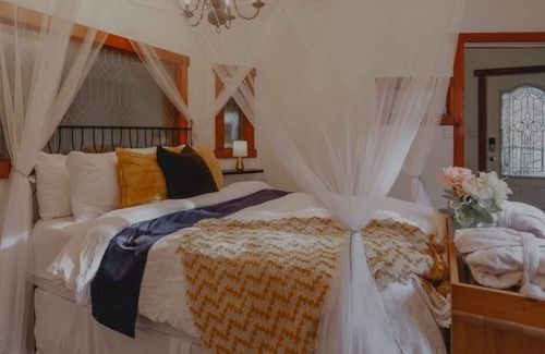 East Hill Appartement | Bird Sanctuary Forested Multi Family Suites
