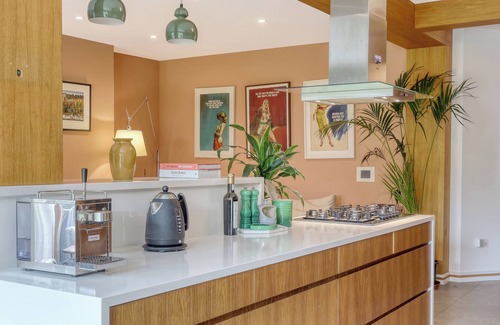 Redbridge Maison | Birdies Nest | Stylish Golf-Side Retreat in Wanstead – Perfect London Getaway