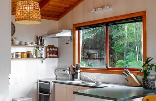 South Bruny Cottage | Birdsong - a cosy cabin with a view