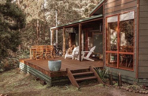 South Bruny Cottage | Birdsong - a cosy cabin with a view