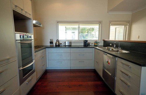 Tawharanui Maison | Birdsong Beach House