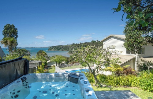 Tawharanui Maison | Birdsong Beach House