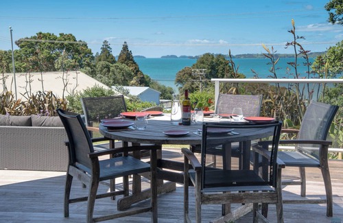Tawharanui Maison | Birdsong Beach House