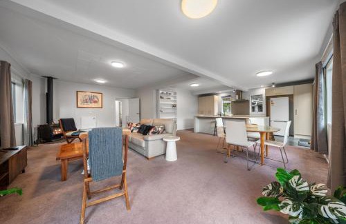 Titirangi Maison | Birdsong Retreat - Titirangi Holiday Home