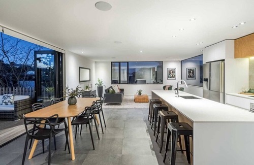 Birkenhead Maison | Birkenhead Point Beauty - quiet family home with amazing views.