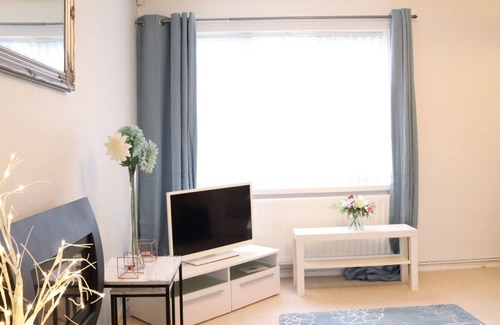 Edgbaston Maison | Birmingham Central 4 Bedroom House with Free Parking and WIFI