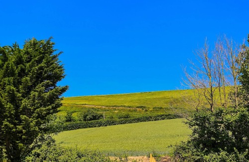 Bishops Tawton Maison | BISHOPS TAWTON SNOWDROP COTTAGE | 3 Bedrooms - sleeps 6 guests in 3 bedrooms