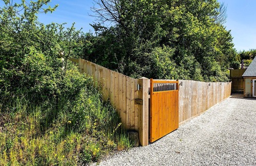 Bishops Tawton Maison | BISHOPS TAWTON SNOWDROP COTTAGE | 3 Bedrooms - sleeps 6 guests in 3 bedrooms