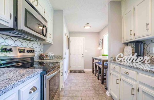Madison Maison | ‘Bit-O-Glam’ Welcomes You! Beautiful 3 Bedroom 2 Bath Home!