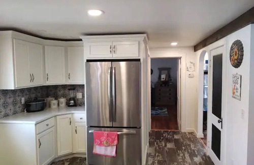 Fredonia Maison | BitterSweet Vineyard Views along Chatauqua Wine Trail w/hot tub and pet friendly