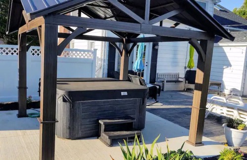 Fredonia Maison | BitterSweet Vineyard Views along Chatauqua Wine Trail w/hot tub and pet friendly