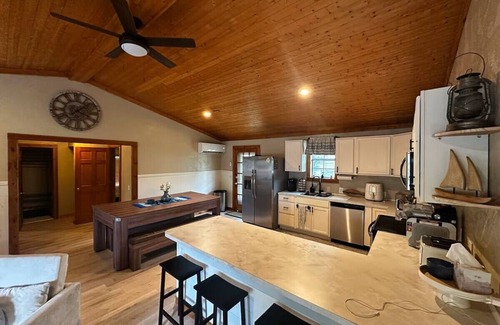 Porum Cottage | Bixby Cove 4-bedroom cottage with plenty of outdoor space for family fun!