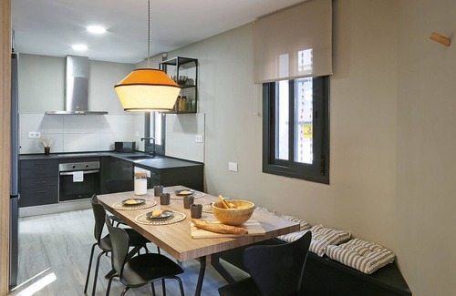 Collblanc y La Torrassa Maison | Blackhouse. With pool. BCN. FCB Stadium and Fira