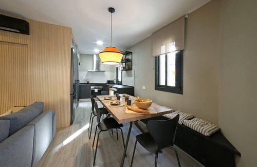 Collblanc y La Torrassa Maison | Blackhouse. With pool. BCN. FCB Stadium and Fira