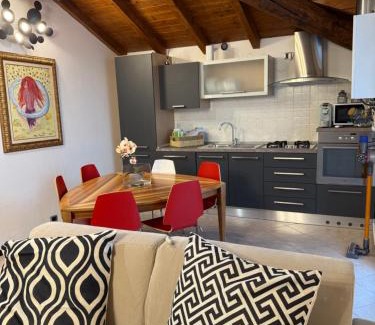 Ponte San Pietro Appartement | Black and White