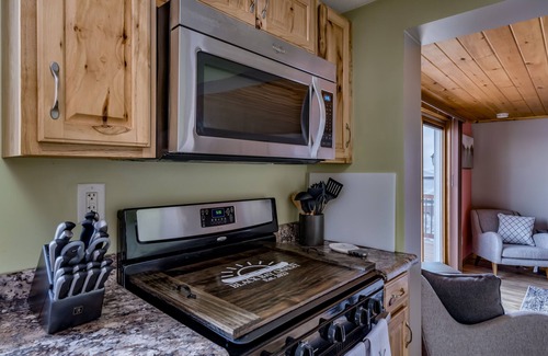 Pillar Point Maison | Black Bay Chalet- Spectacular lake front location