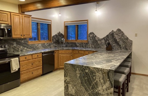 Black Butte Ranch Maison | Black Butte Style & Comfort Close to Glaze Meadow Rec Center-4 bedrooms + loft