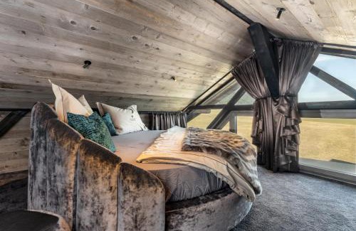 Mils Chalet De Ski | Black Diamond Chalet