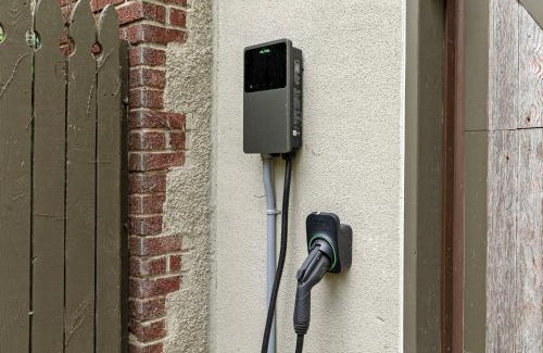 Lakeside Maison | Black Door Bungalow