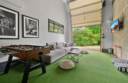 Lakeside Maison | Black Door Bungalow