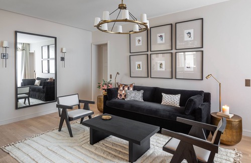 Champs-Elysees Appartement | Black Door