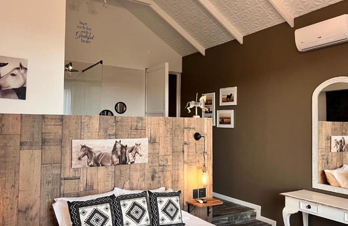 Magaliesberg Cabine | Black Horse Estate