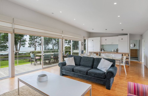 Kuaotunu Maison | Black House Lookout - Kuaotunu Holiday Home