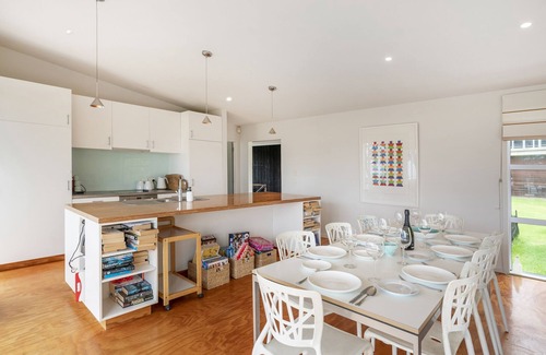 Kuaotunu Maison | Black House Lookout - Kuaotunu Holiday Home
